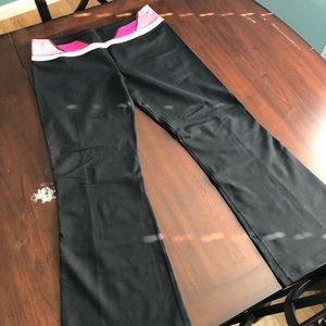 Lululemon Groove Pant Size 12 Black/Pink
